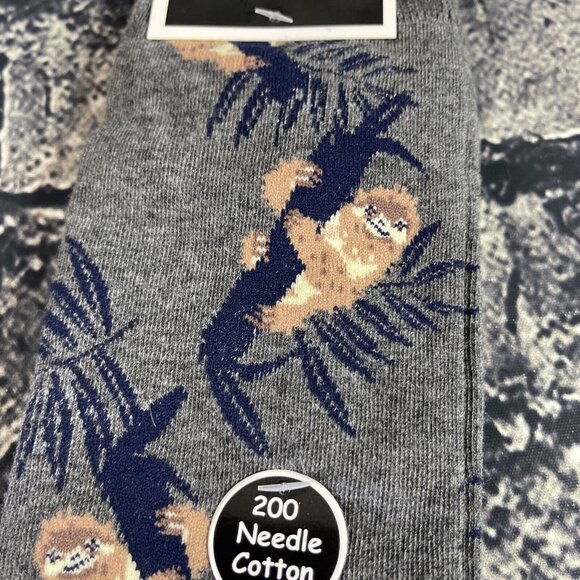 Fun Circle Men's Gray Sloth Sox size 10-13 Crew Socks 1 Pair Shoe sz 6-12 - Picture 3 of 7